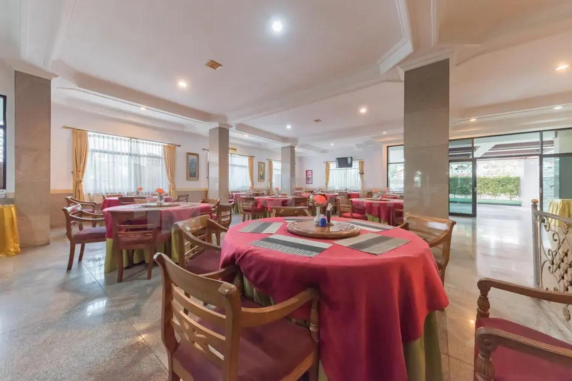 Hotel Ayong Linggarjati Kuningan Mitra Reddoorz מראה חיצוני תמונה