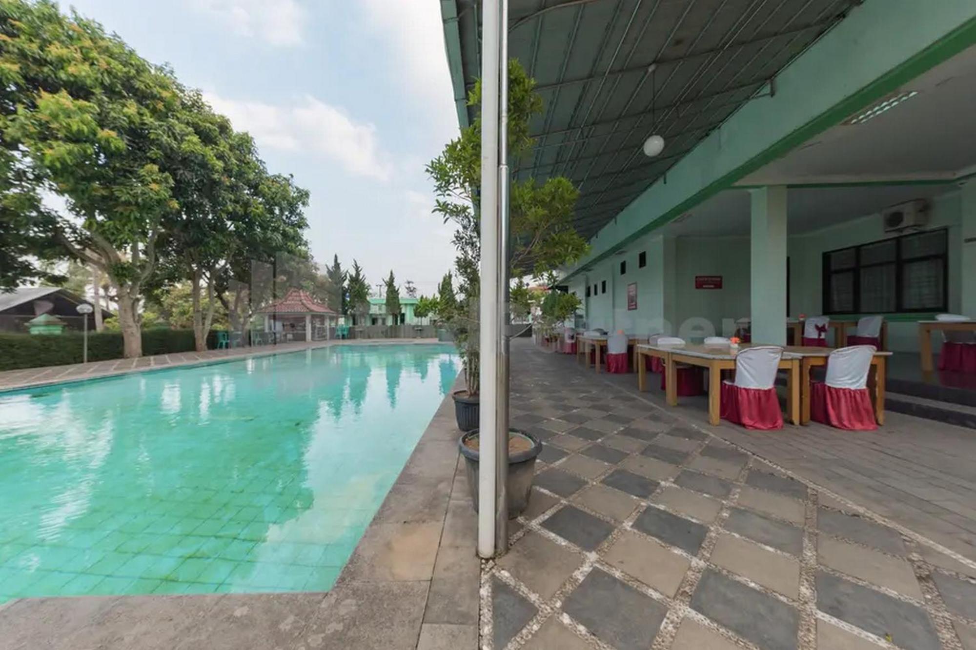 Hotel Ayong Linggarjati Kuningan Mitra Reddoorz מראה חיצוני תמונה