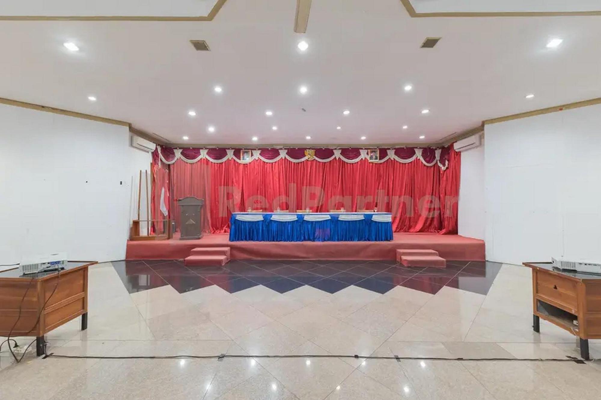 Hotel Ayong Linggarjati Kuningan Mitra Reddoorz מראה חיצוני תמונה