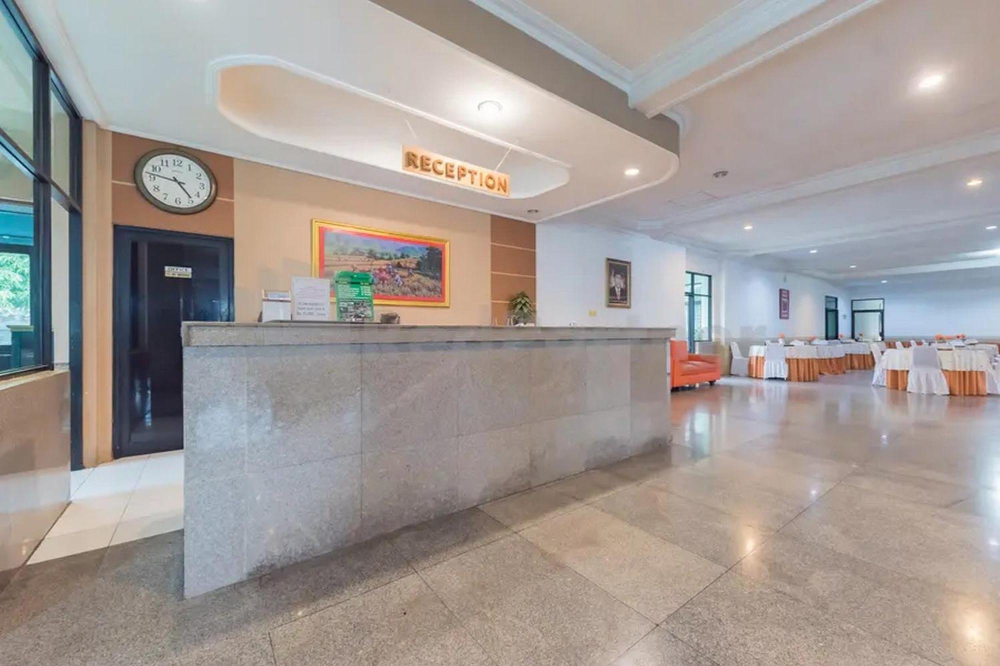 Hotel Ayong Linggarjati Kuningan Mitra Reddoorz מראה חיצוני תמונה