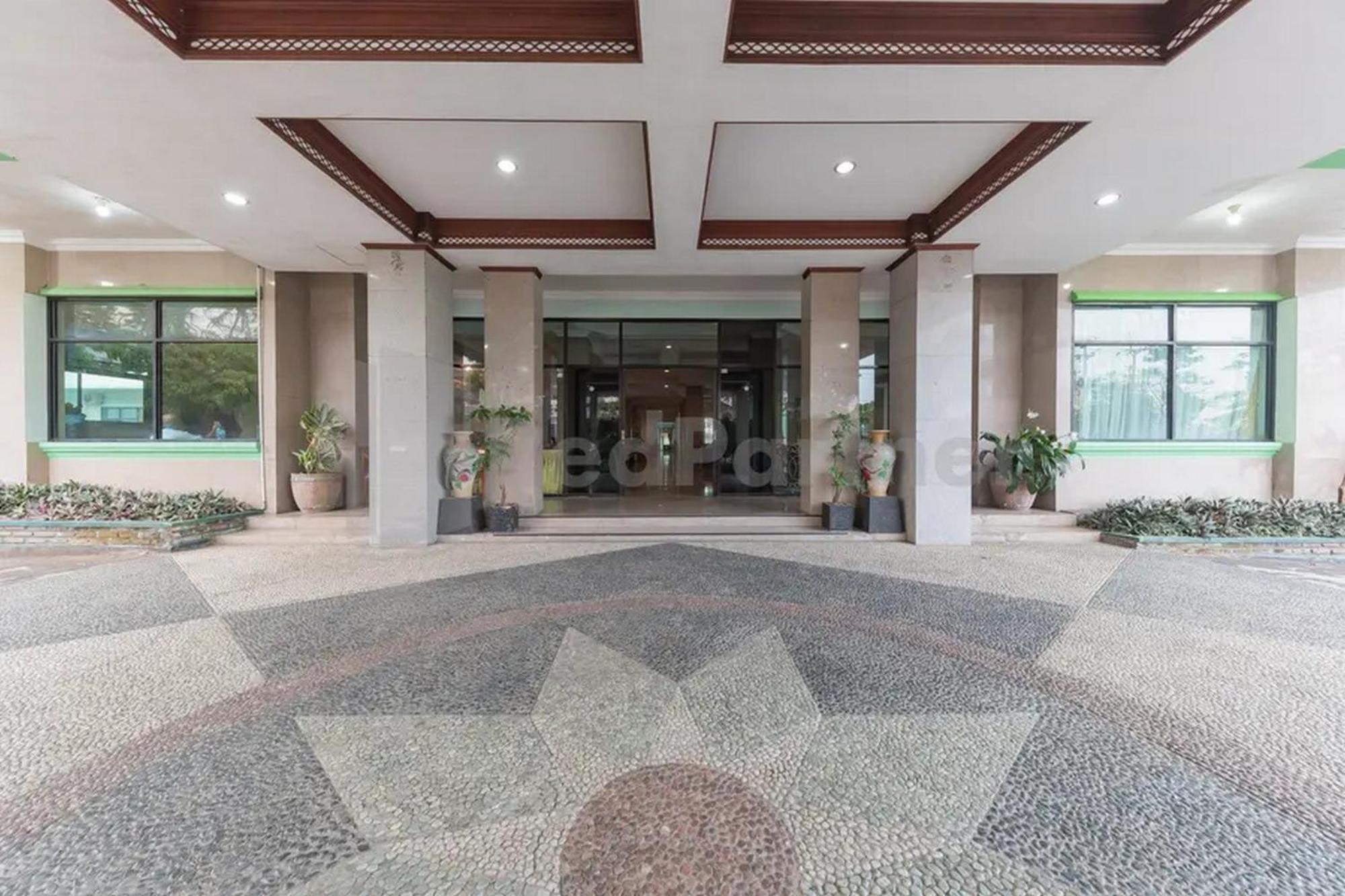 Hotel Ayong Linggarjati Kuningan Mitra Reddoorz מראה חיצוני תמונה