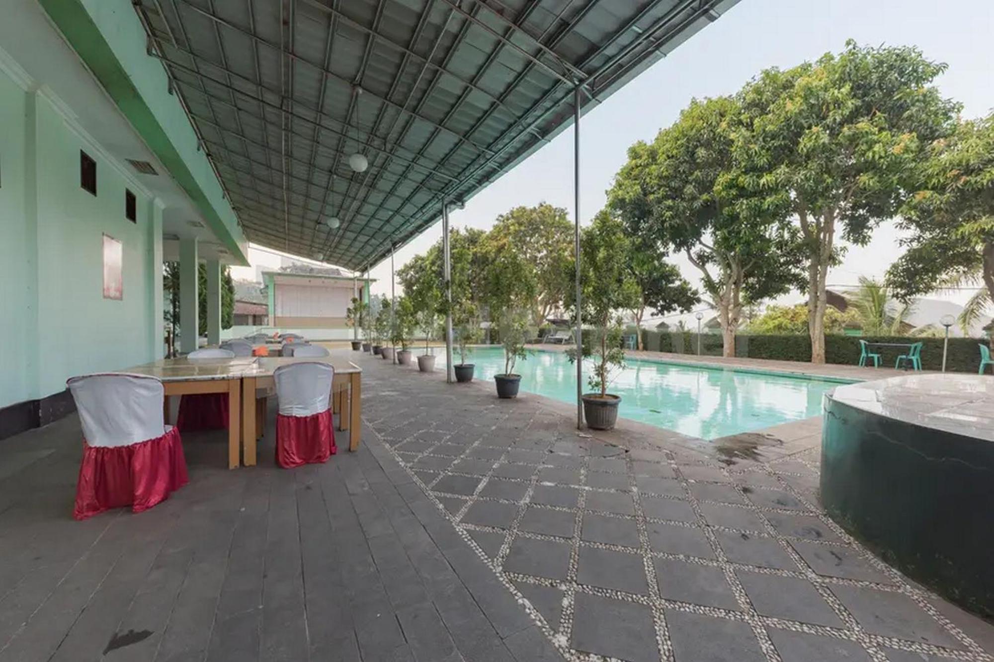 Hotel Ayong Linggarjati Kuningan Mitra Reddoorz מראה חיצוני תמונה