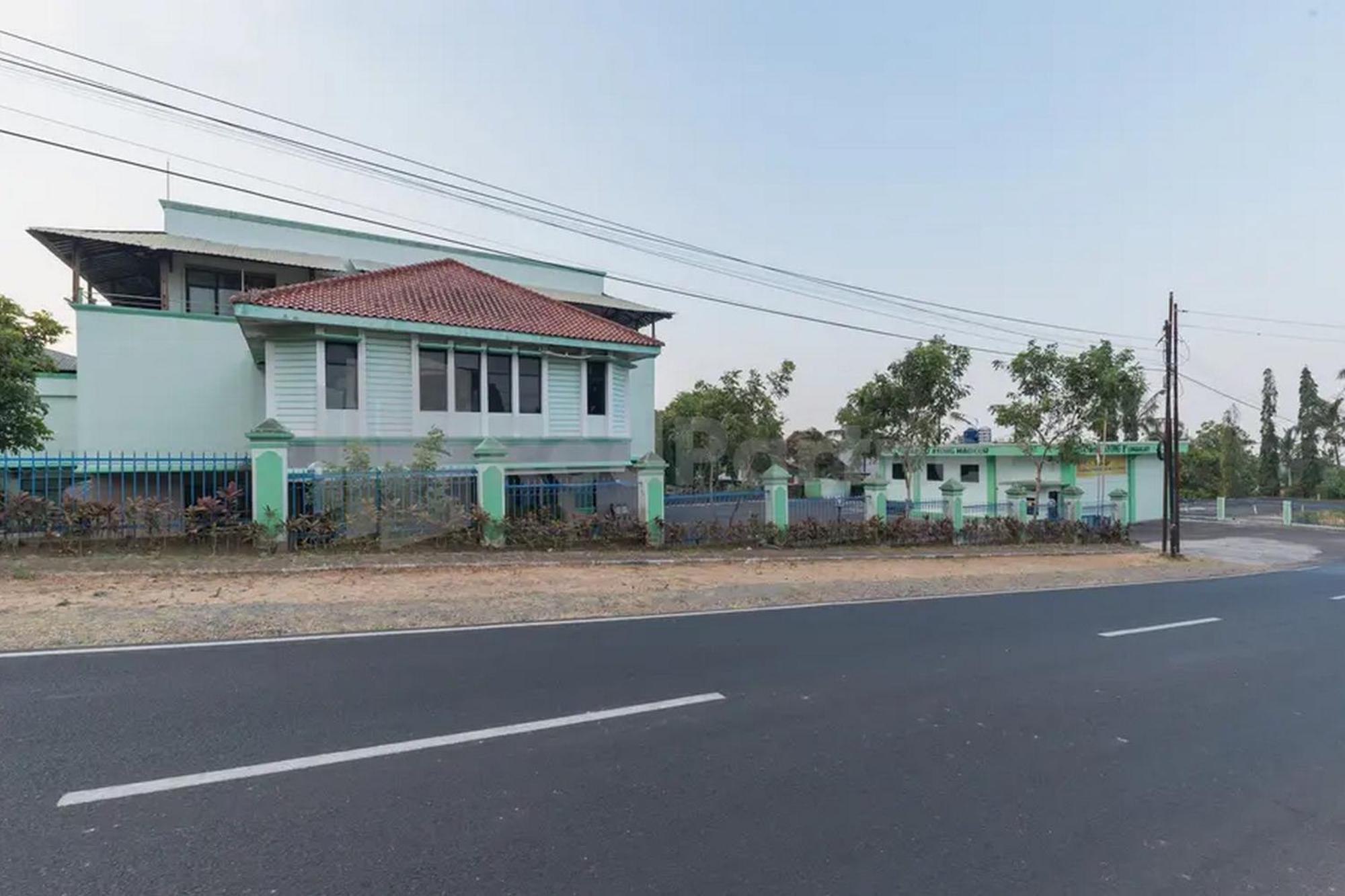 Hotel Ayong Linggarjati Kuningan Mitra Reddoorz מראה חיצוני תמונה
