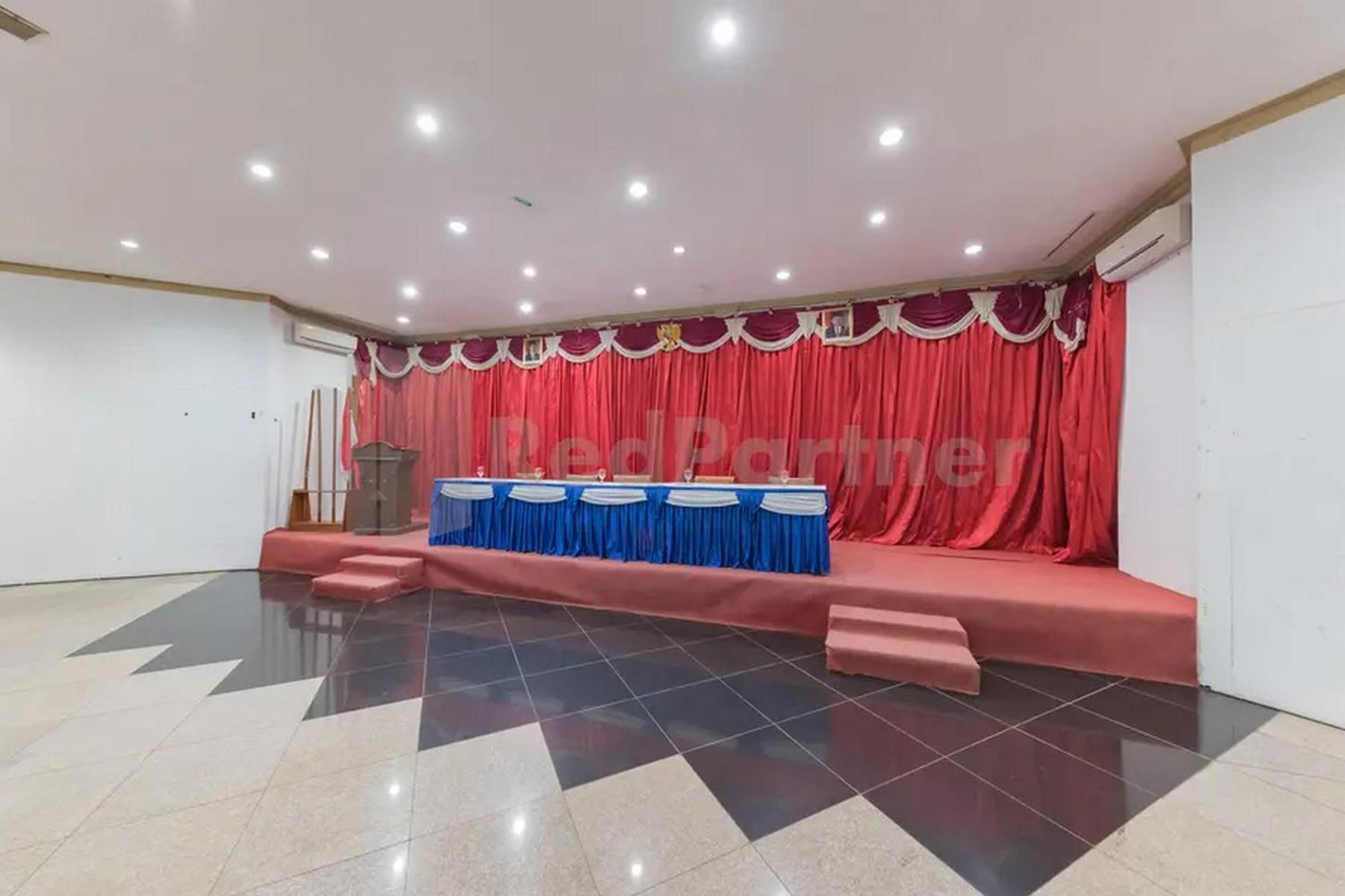 Hotel Ayong Linggarjati Kuningan Mitra Reddoorz מראה חיצוני תמונה