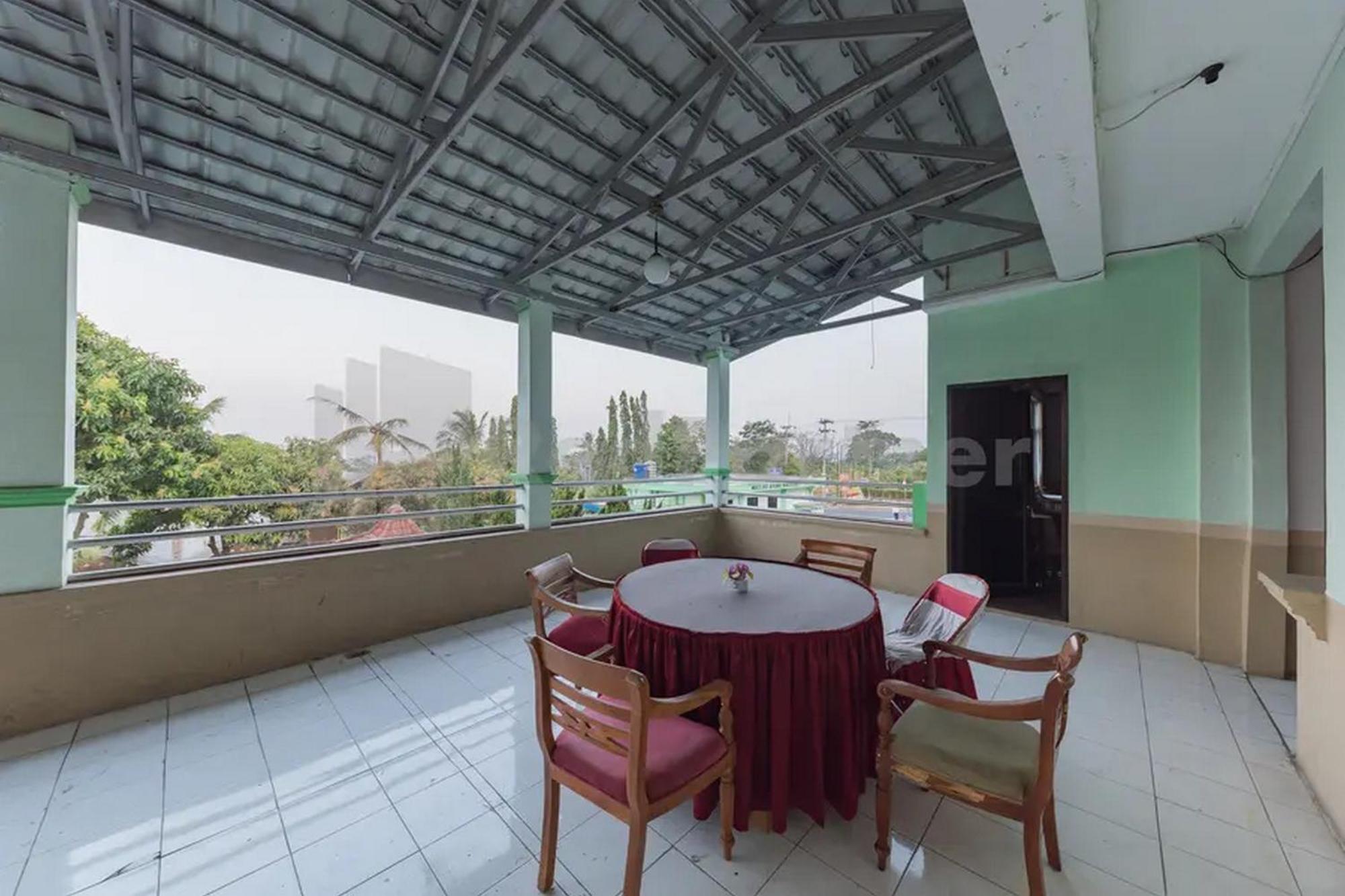 Hotel Ayong Linggarjati Kuningan Mitra Reddoorz מראה חיצוני תמונה