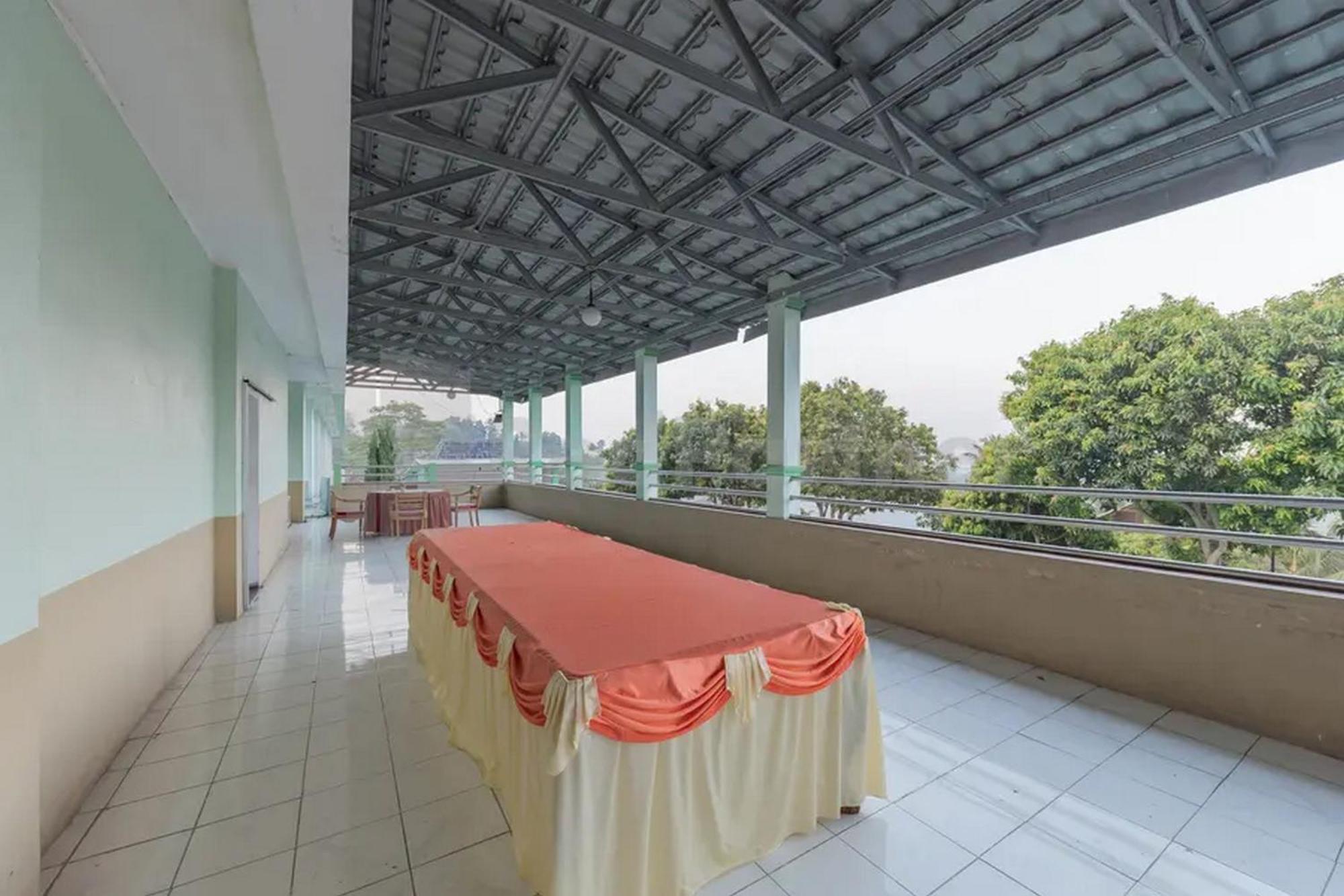 Hotel Ayong Linggarjati Kuningan Mitra Reddoorz מראה חיצוני תמונה