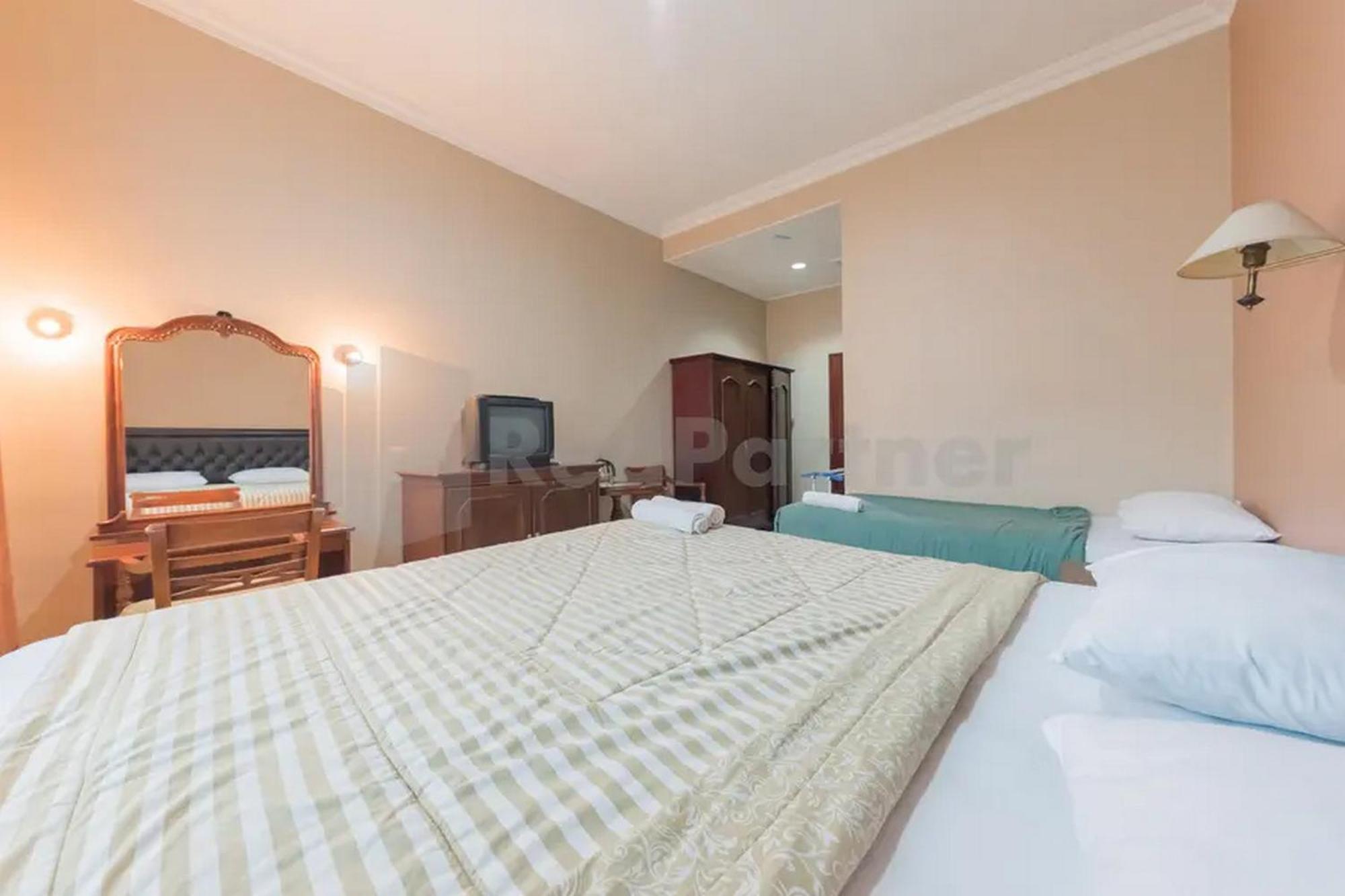 Hotel Ayong Linggarjati Kuningan Mitra Reddoorz מראה חיצוני תמונה
