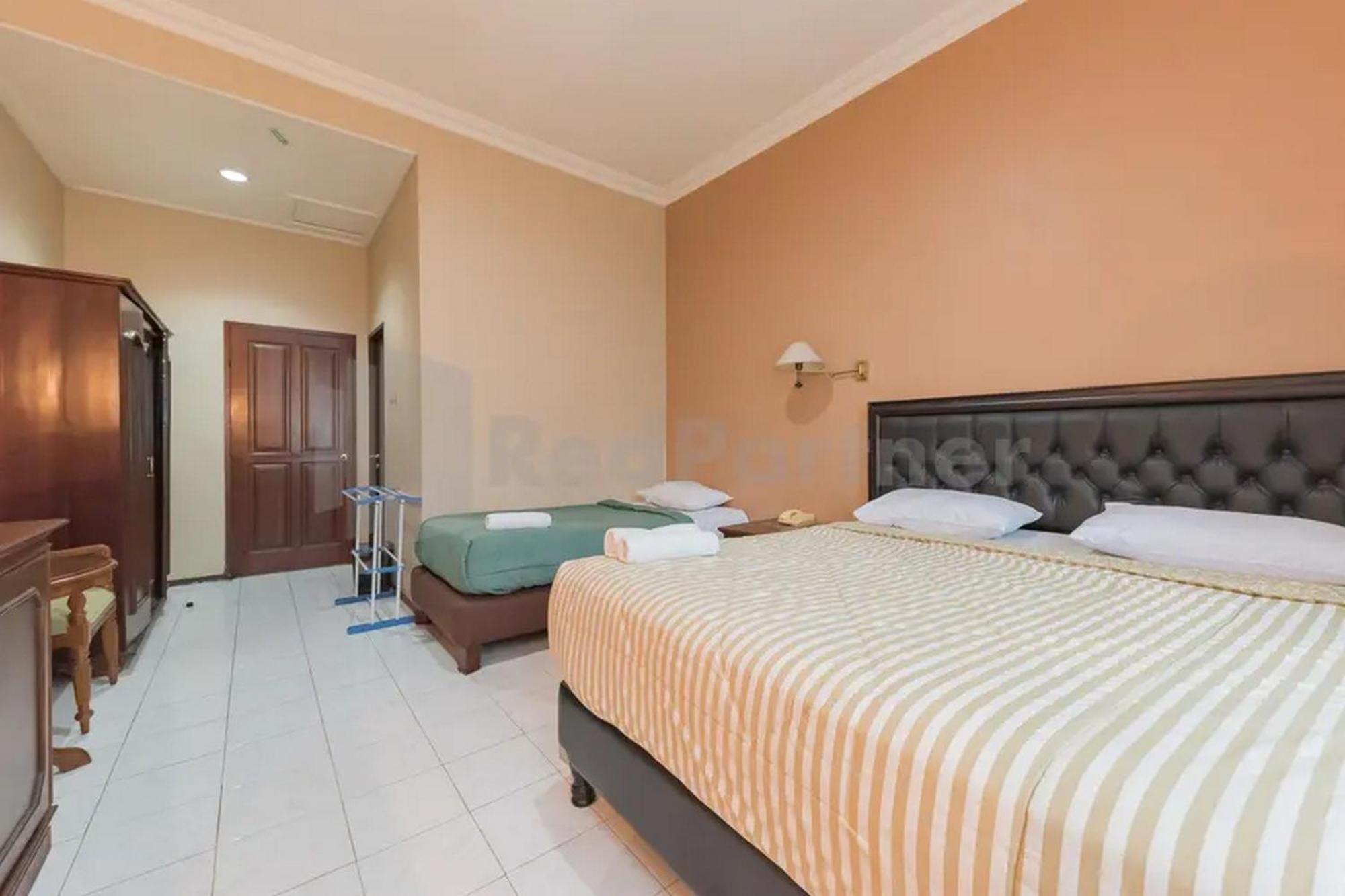 Hotel Ayong Linggarjati Kuningan Mitra Reddoorz מראה חיצוני תמונה