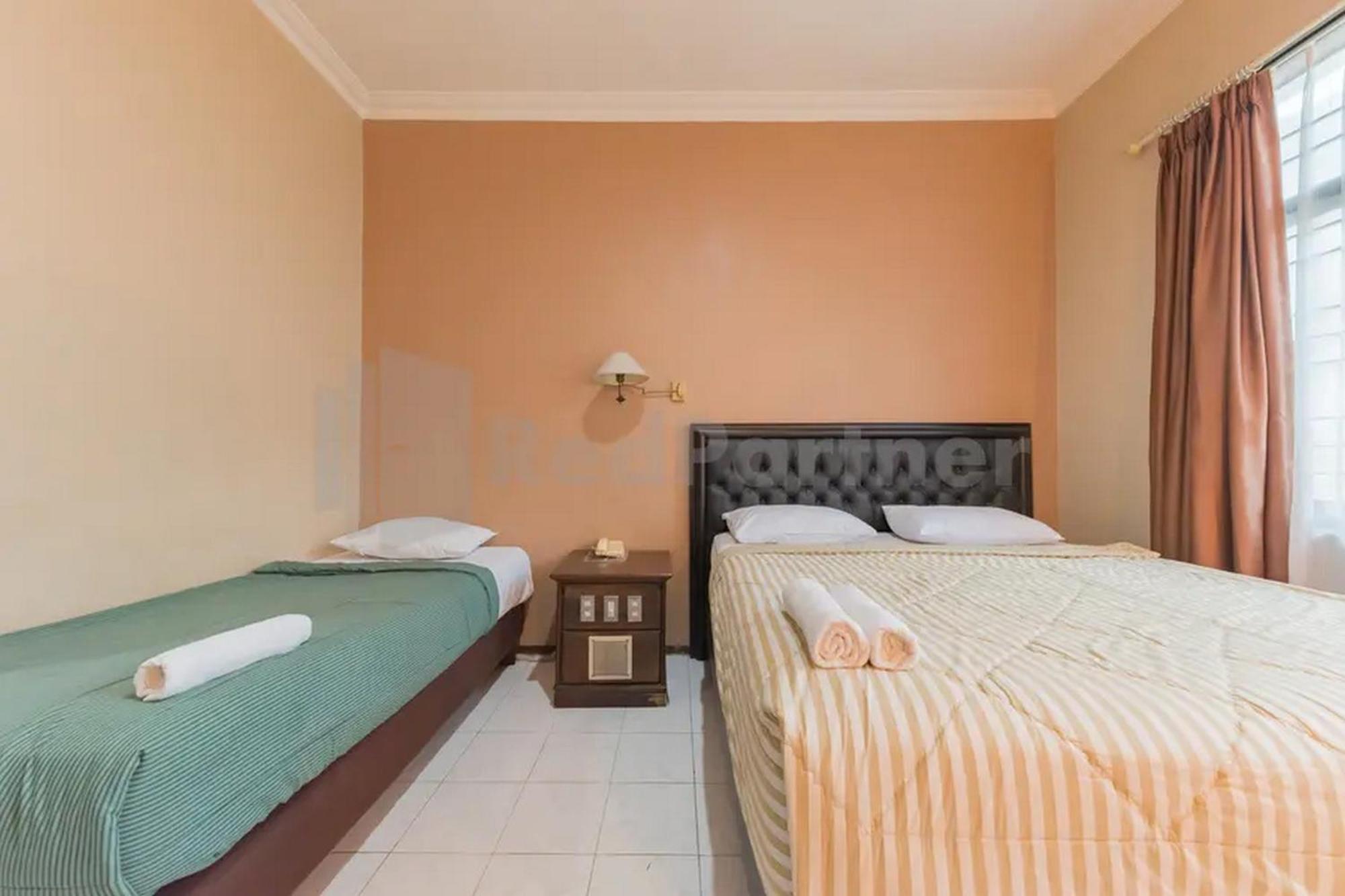 Hotel Ayong Linggarjati Kuningan Mitra Reddoorz מראה חיצוני תמונה